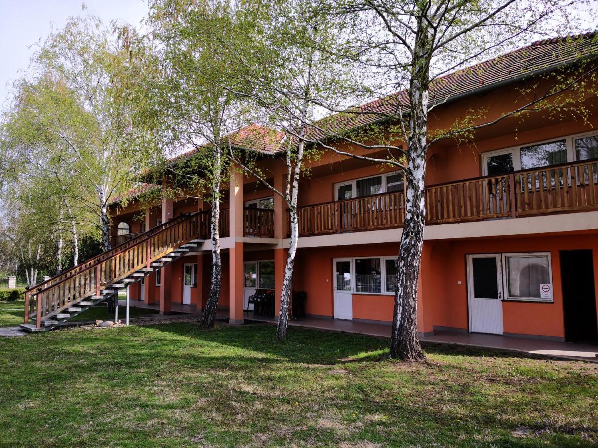 Laguna Panzio Gárdony Esterno foto