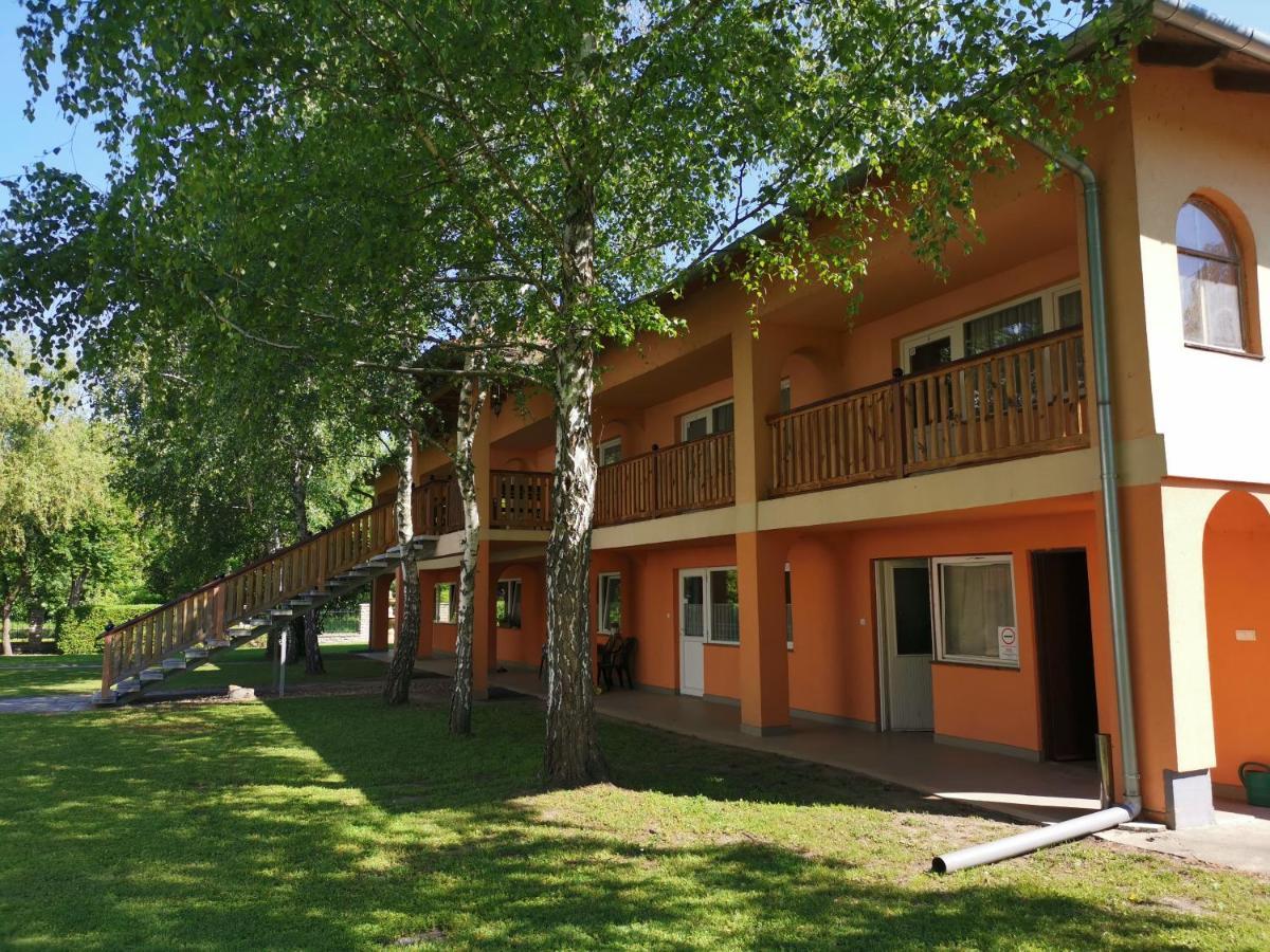 Laguna Panzio Gárdony Esterno foto