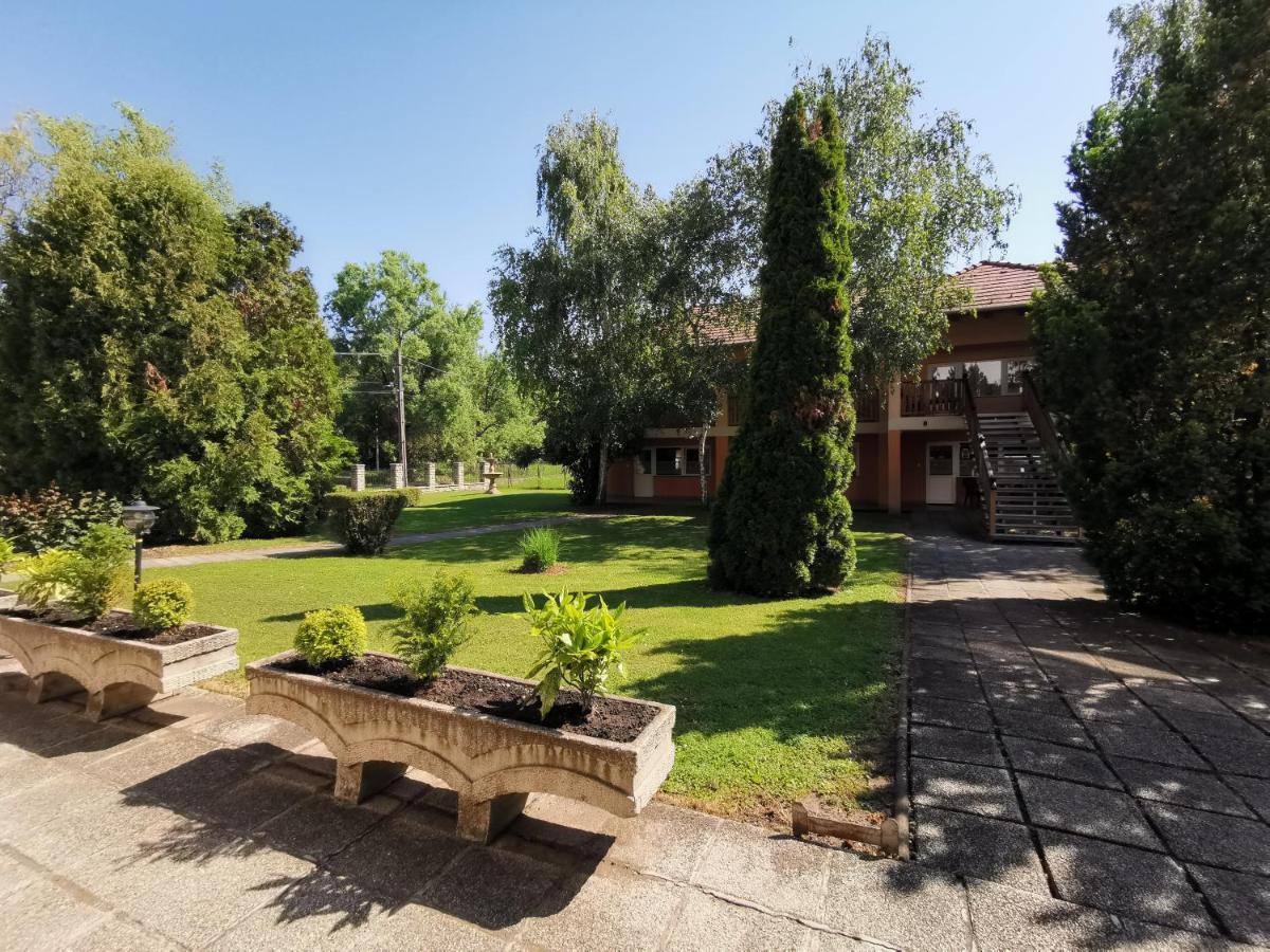 Laguna Panzio Gárdony Esterno foto